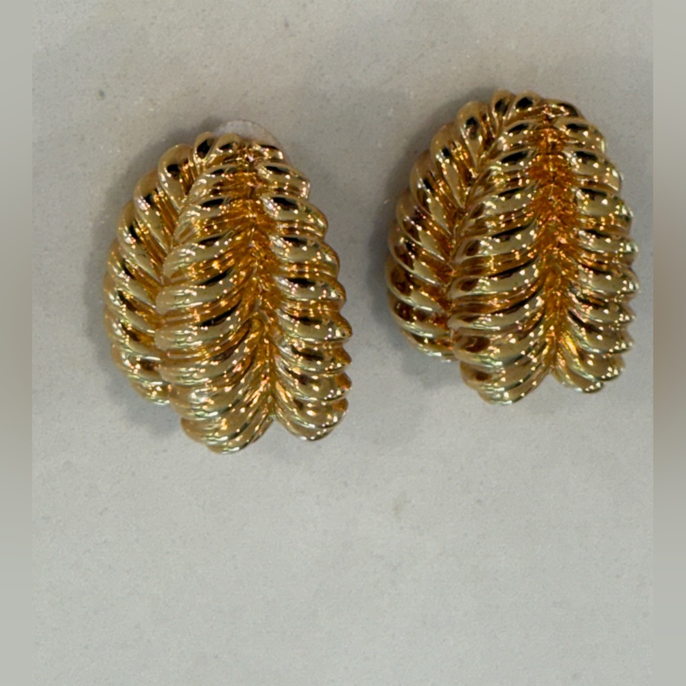 St. John Stamped Elegant Gold-Tone Leaf Clip on Earrings